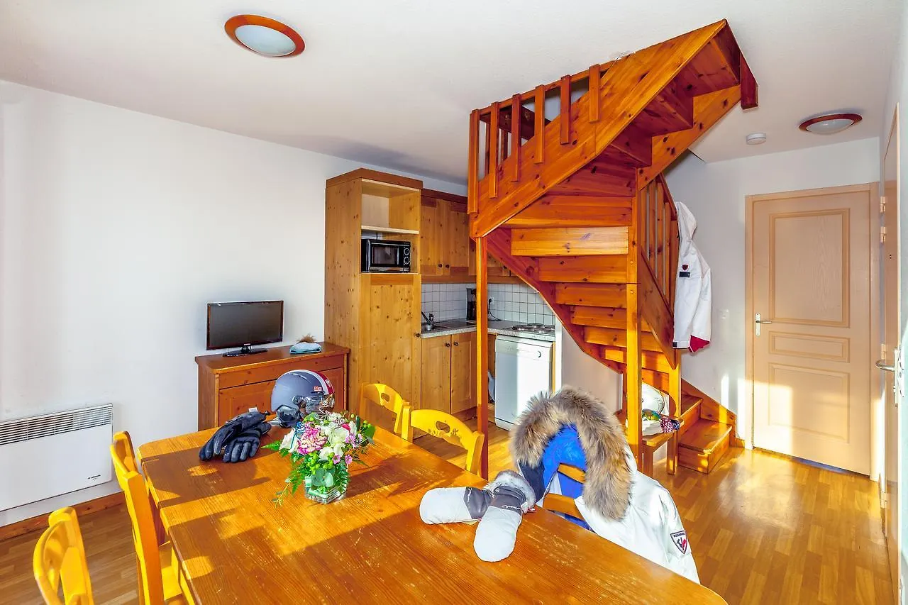 ***  Aparthotel Hameau Des Ecrins By Infinimountain à Puy-Saint-Vincent France